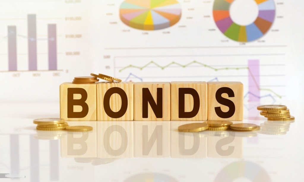 Pros and cons of investing in stocks and bonds
